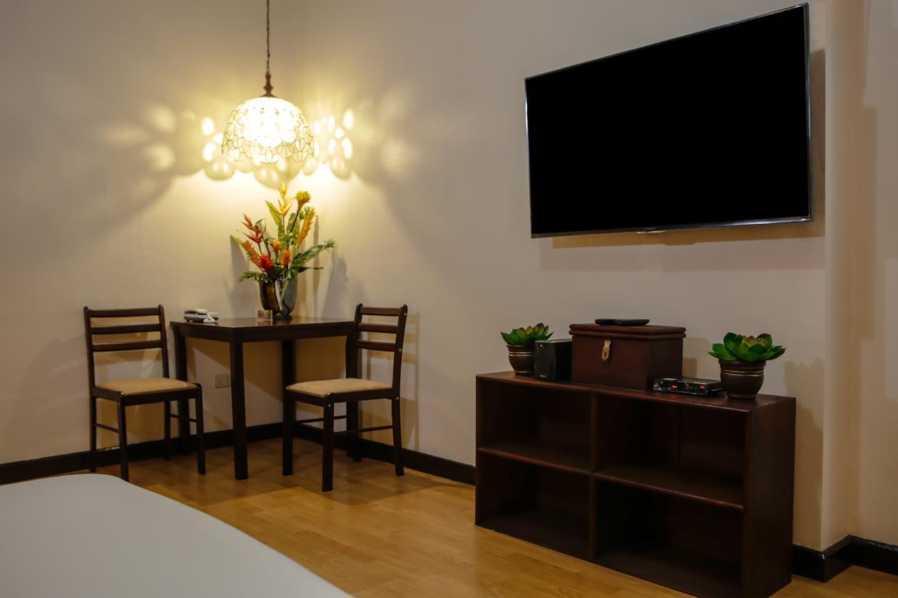 Victoria'S Haven Bed and Breakfast Dumaguete City Esterno foto