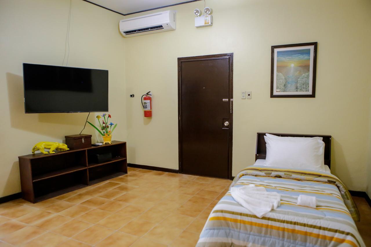 Victoria'S Haven Bed and Breakfast Dumaguete City Esterno foto